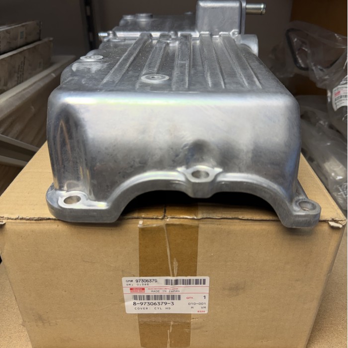 8973063793 coperchio punterie motore ISUZU